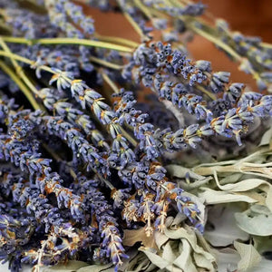 
                  
                    Load image into Gallery viewer, White Sage &amp;amp; Lavender Smudging Spell Melts with Crystals
                  
                