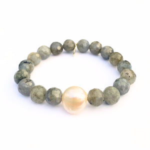 
                  
                    Load image into Gallery viewer, Labradorite Crystal Bracelet | Gray with a Pearl
                  
                