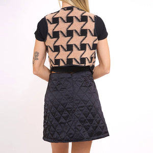 
                  
                    Load image into Gallery viewer, Black Diamond quilted skirt
                  
                