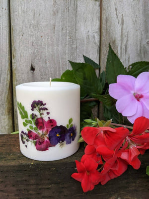 
                  
                    Load image into Gallery viewer, GUINEVERE&amp;#39;S SMALL PILLAR FLOWER CANDLE
                  
                