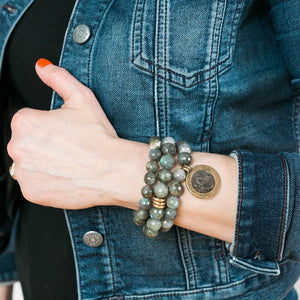 
                  
                    Load image into Gallery viewer, Labradorite Crystal Bracelet | Gray with a Pearl
                  
                