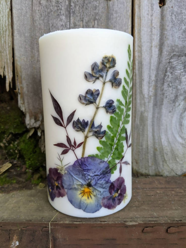 GUINEVERE'S LARGE PILLAR FLOWER CANDLE
