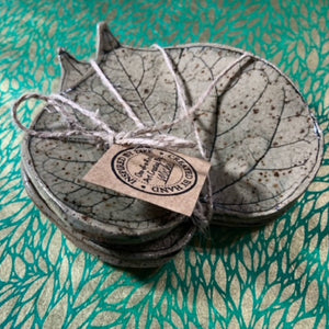 
                  
                    Load image into Gallery viewer, Set of 3 rustic leaf plates
                  
                