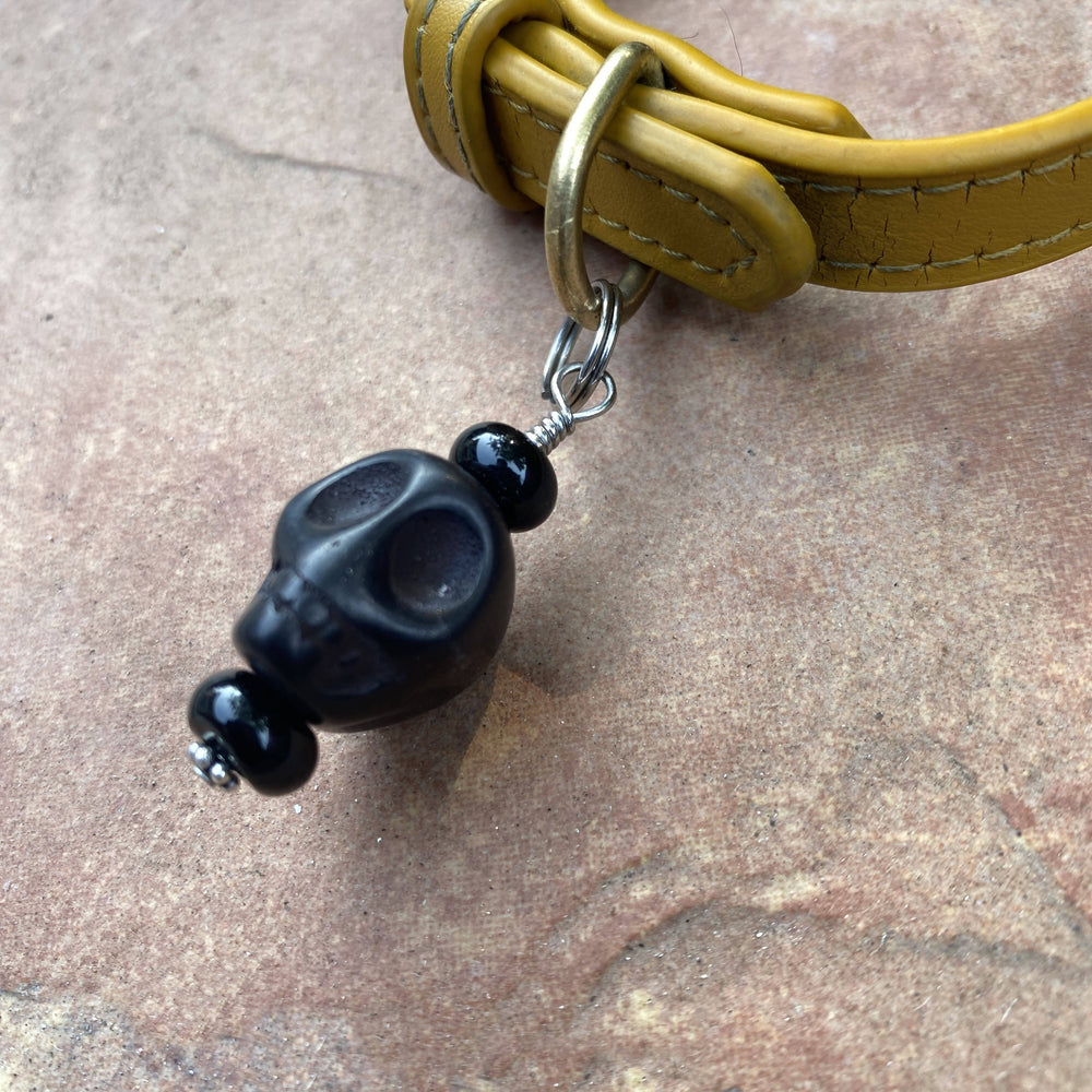 
                  
                    Load image into Gallery viewer, Gemstone Skull Pet Collar Charm
                  
                