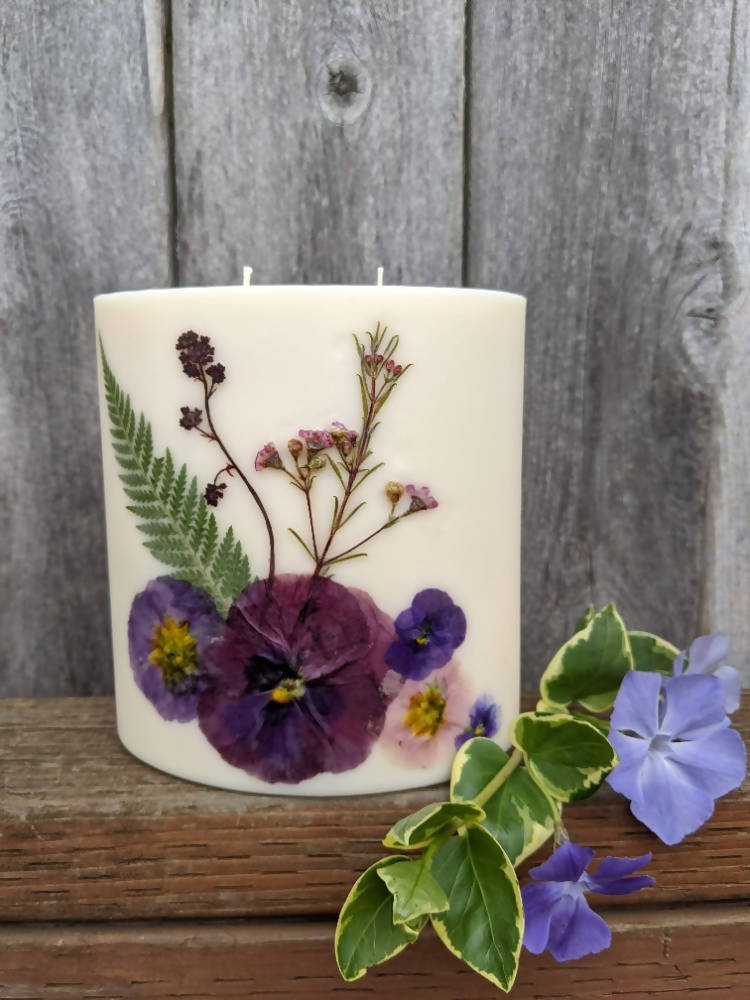 
                  
                    Load image into Gallery viewer, GUINEVERE&amp;#39;S LARGE OVAL TWO WICK FLOWER CANDLE
                  
                