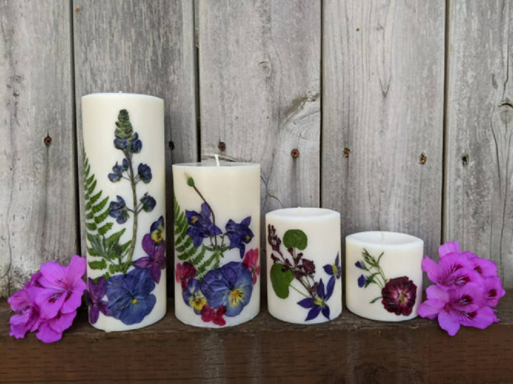 
                  
                    Load image into Gallery viewer, GUINEVERE&amp;#39;S PILLAR FLOWER CANDLE FAMILY
                  
                
