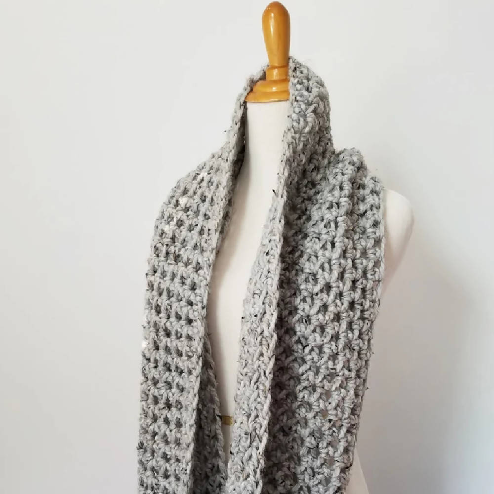 
                  
                    Load image into Gallery viewer, Chunky Knit Scarf
                  
                