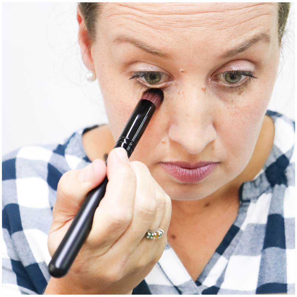 
                  
                    Load image into Gallery viewer, blurring concealer brush | taylor made organics
                  
                