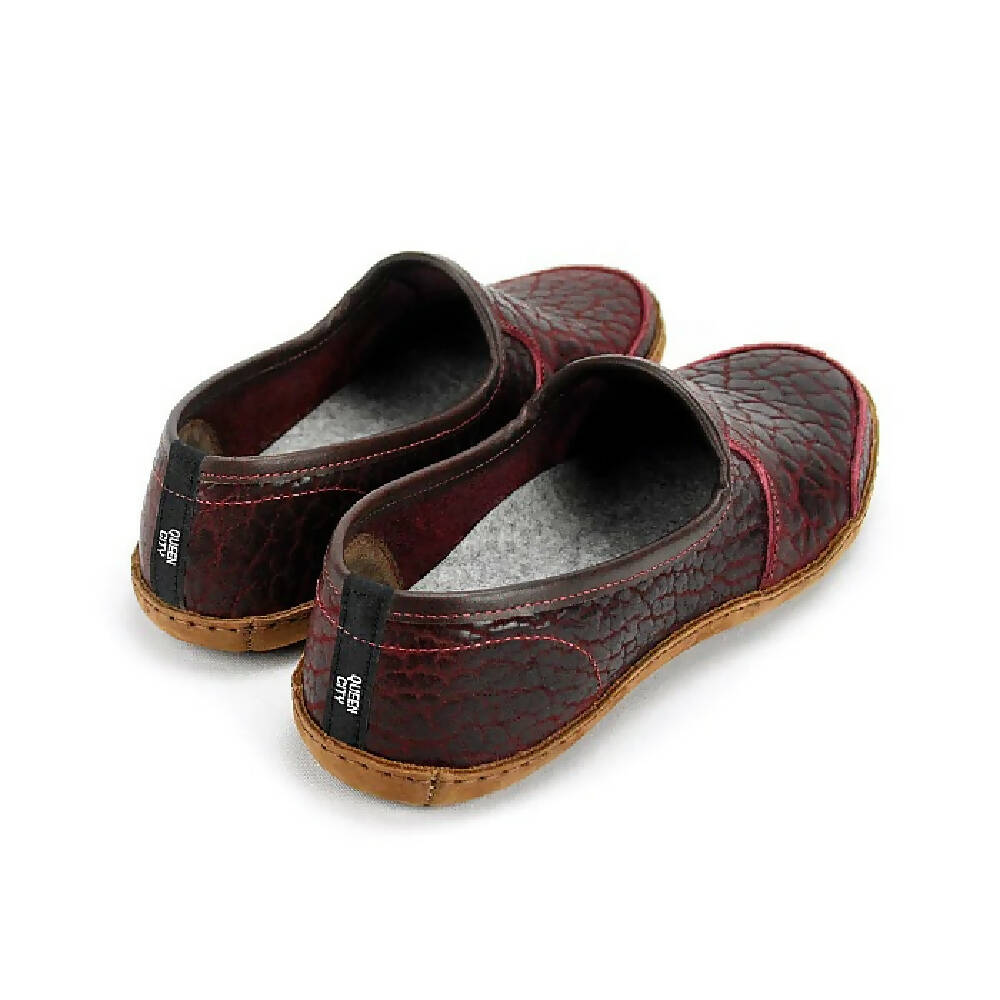 
                  
                    Load image into Gallery viewer, Vermont House Shoes: Loafer - Chili
                  
                