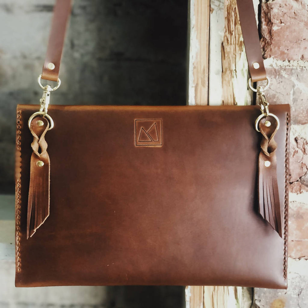 
                  
                    Load image into Gallery viewer, The Envelope Leather Purse
                  
                