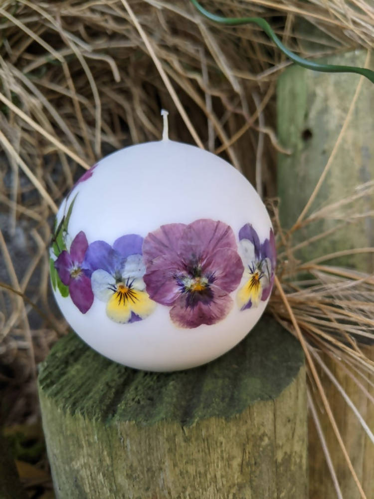 GUINEVERE'S SMALL SPHERE FLOWER CANDLE